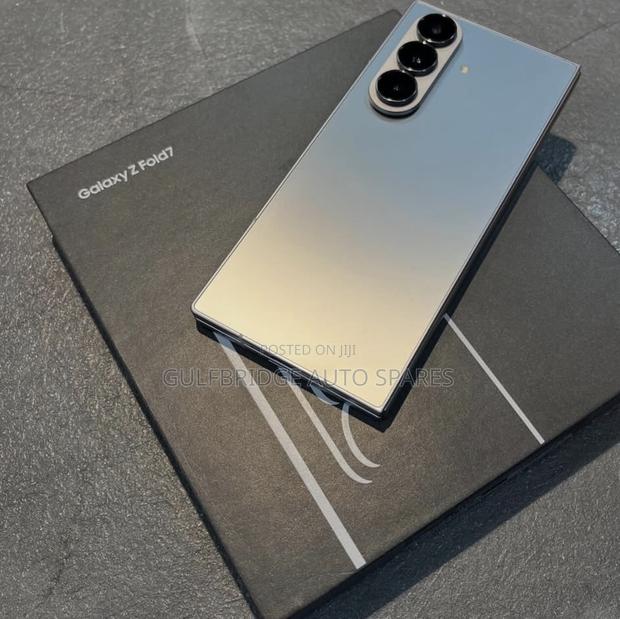 New Samsung Galaxy Z Fold7 256 GB Blue - thumbnail 4