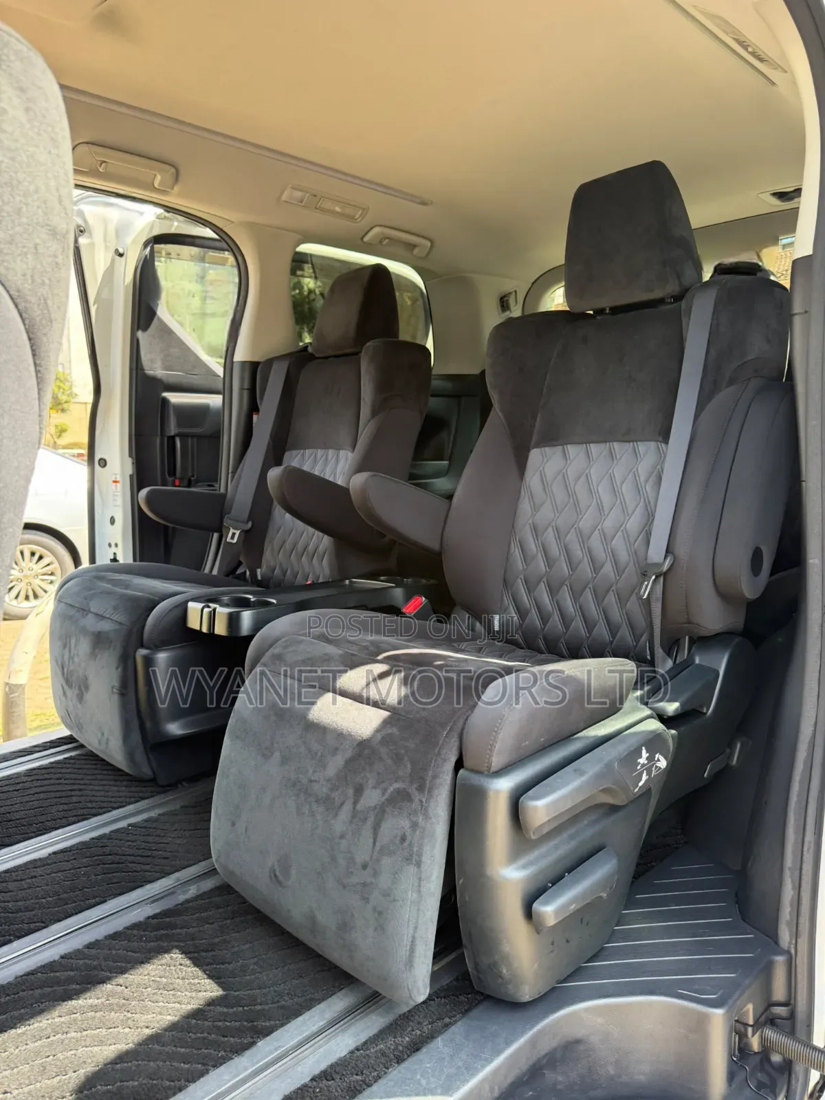 Toyota Vellfire 2019 White