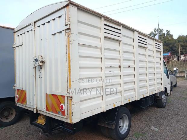 Isuzu NKR Truck - thumbnail 8