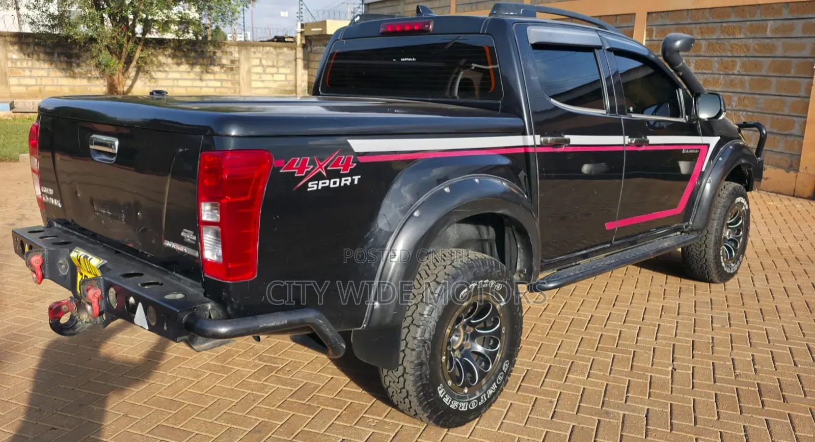 Isuzu D-MAX 2015 Black