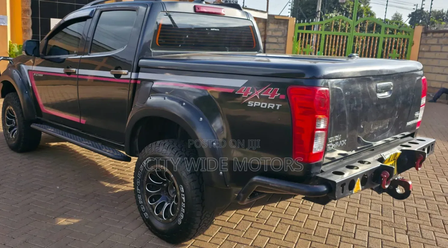 Isuzu D-MAX 2015 Black