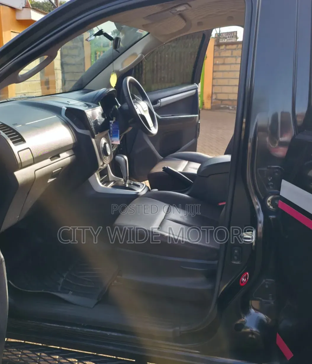 Isuzu D-MAX 2015 Black