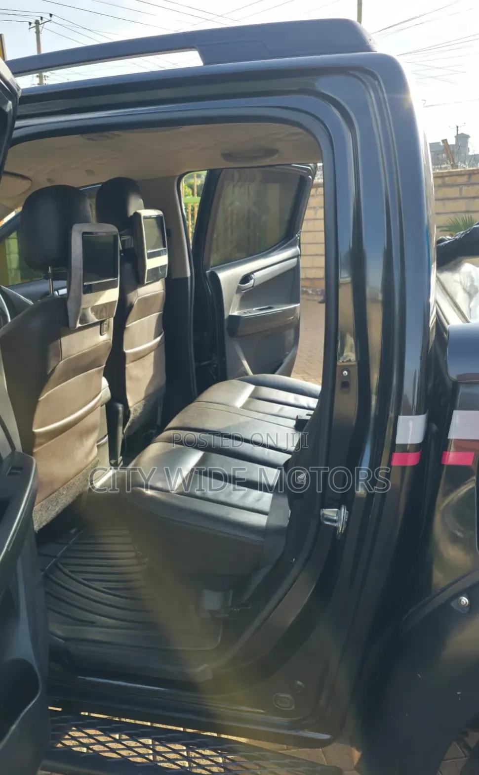 Isuzu D-MAX 2015 Black