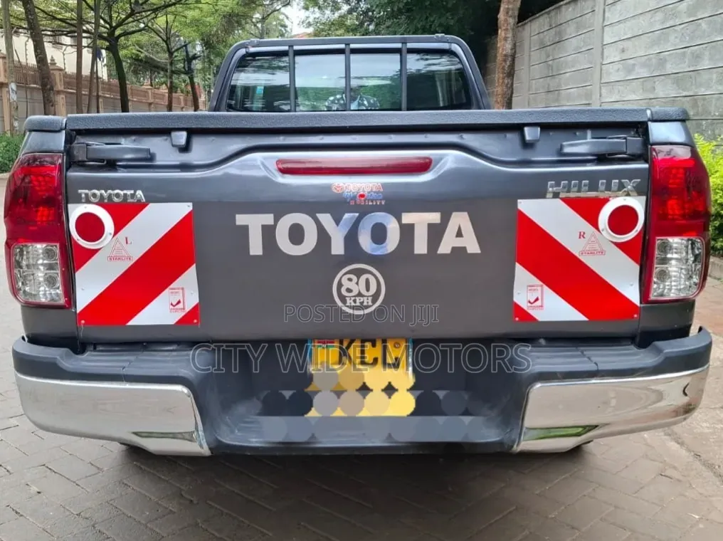 Toyota Hilux 2017 Gray