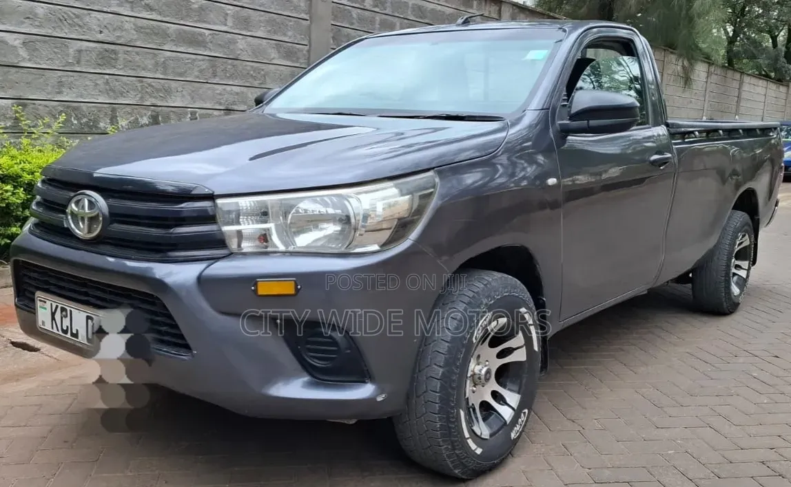 Toyota Hilux 2017 Gray