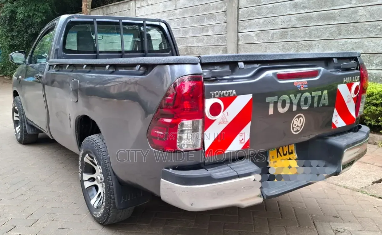 Toyota Hilux 2017 Gray
