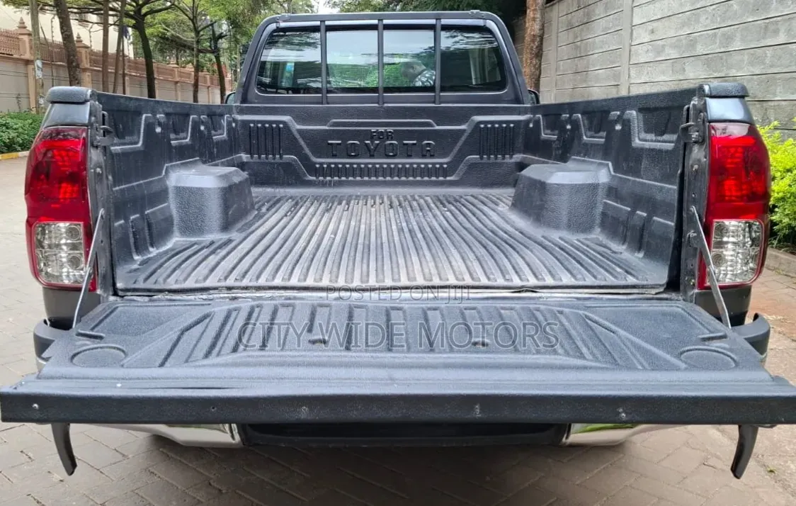 Toyota Hilux 2017 Gray