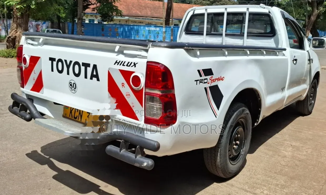 Toyota Hilux 2011 White