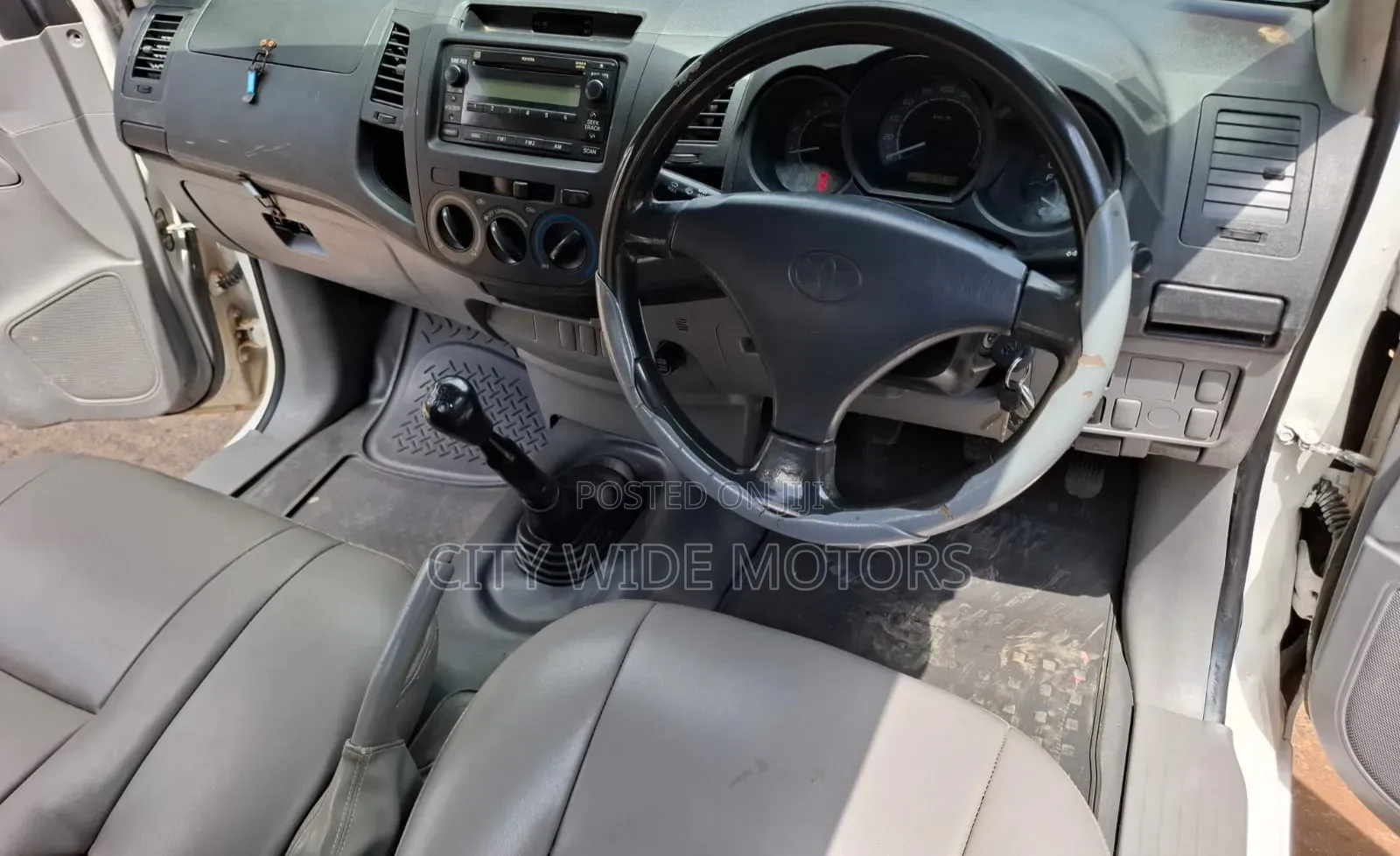 Toyota Hilux 2011 White