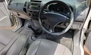 Toyota Hilux 2011 White