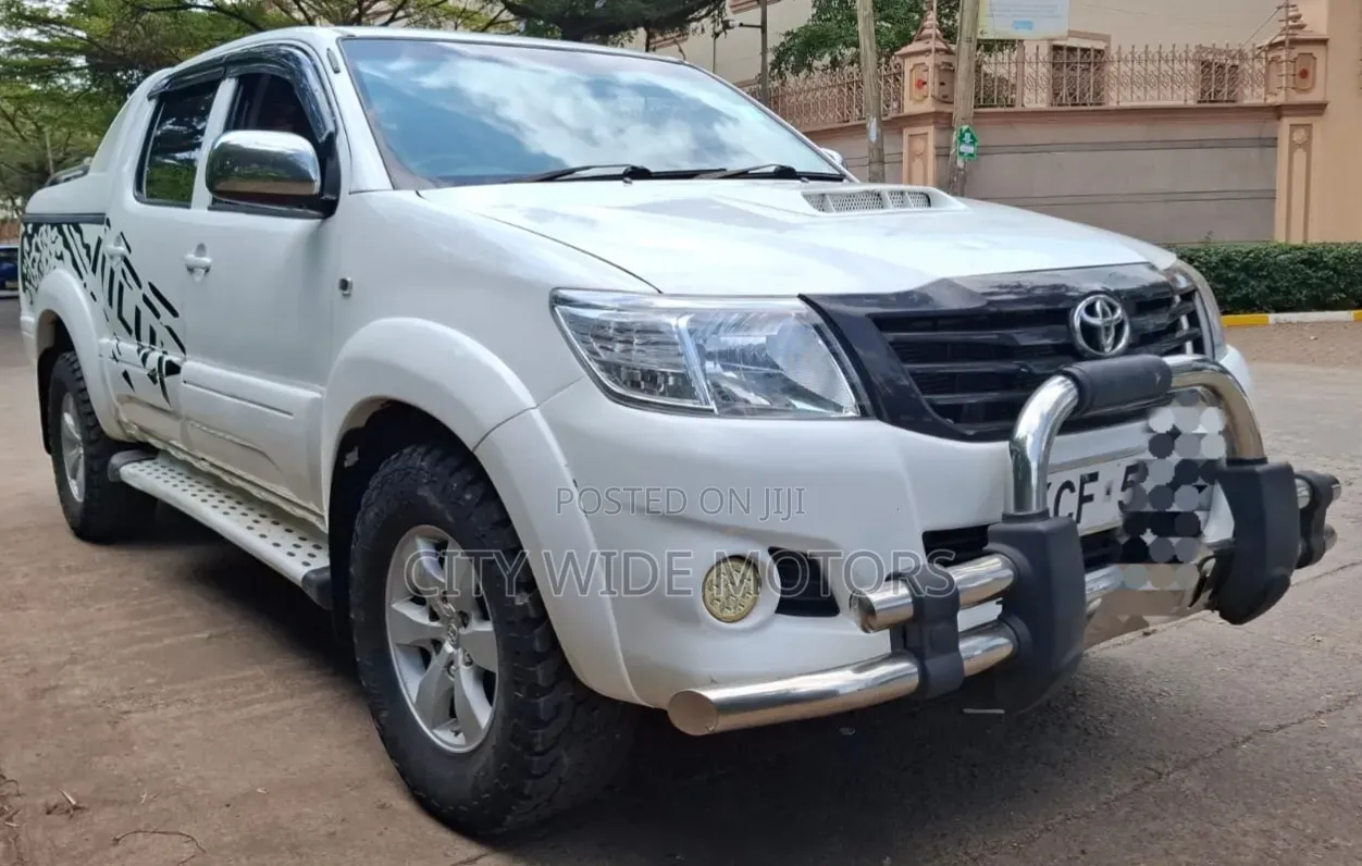Toyota Hilux 2008 White