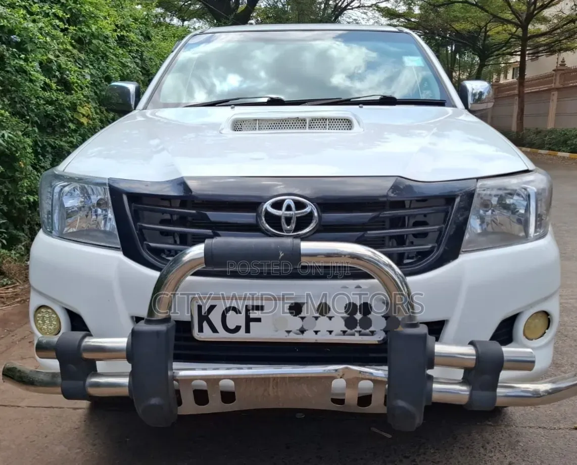 Toyota Hilux 2008 White