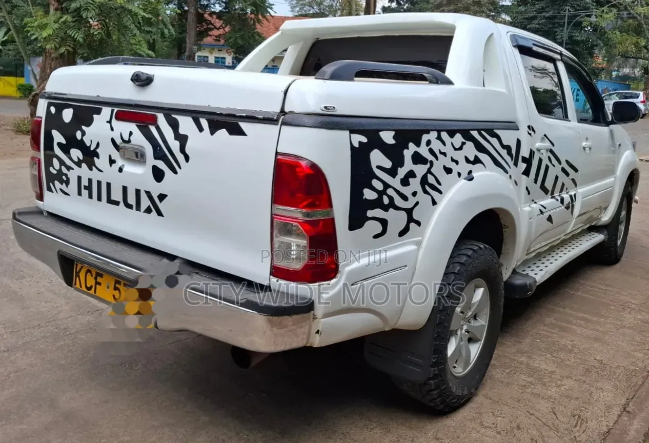 Toyota Hilux 2008 White