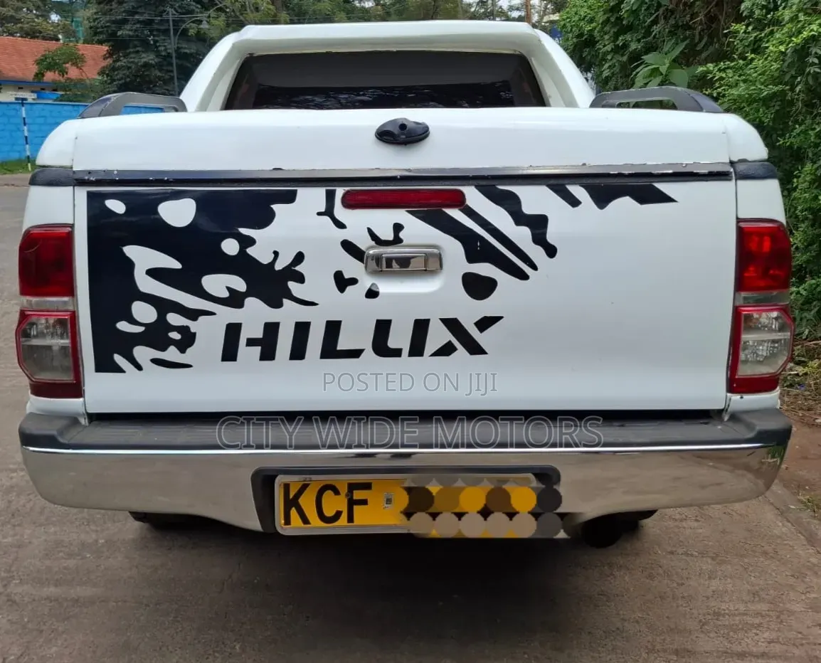 Toyota Hilux 2008 White