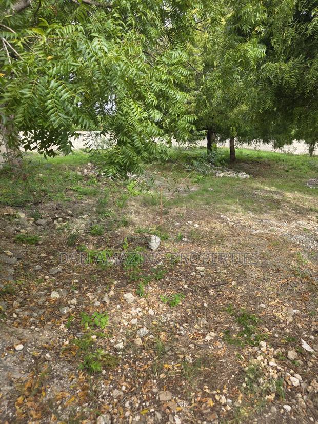 1/4 and 1/8 Plot Diani Chandarana for Sale Fully Fenced With Perimeter - thumbnail 5