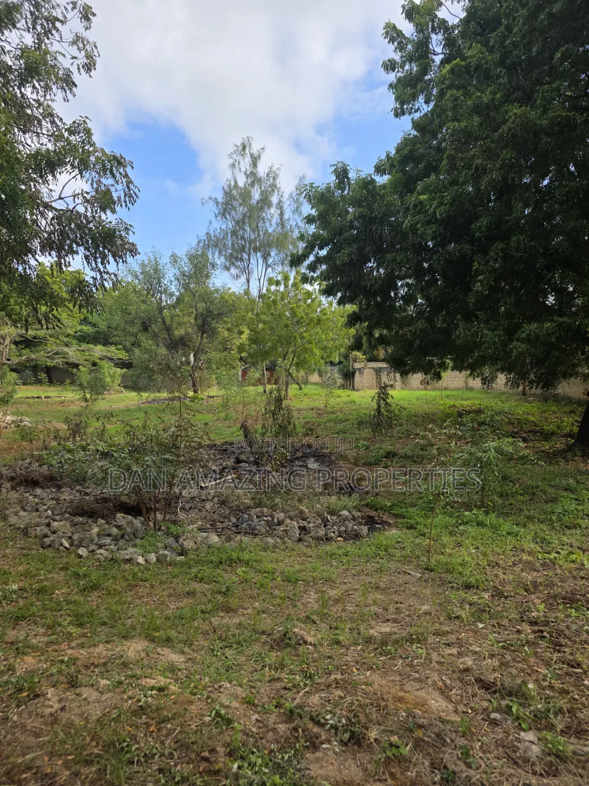 1/4 and 1/8 Plot Diani Chandarana for Sale Fully Fenced With Perimeter