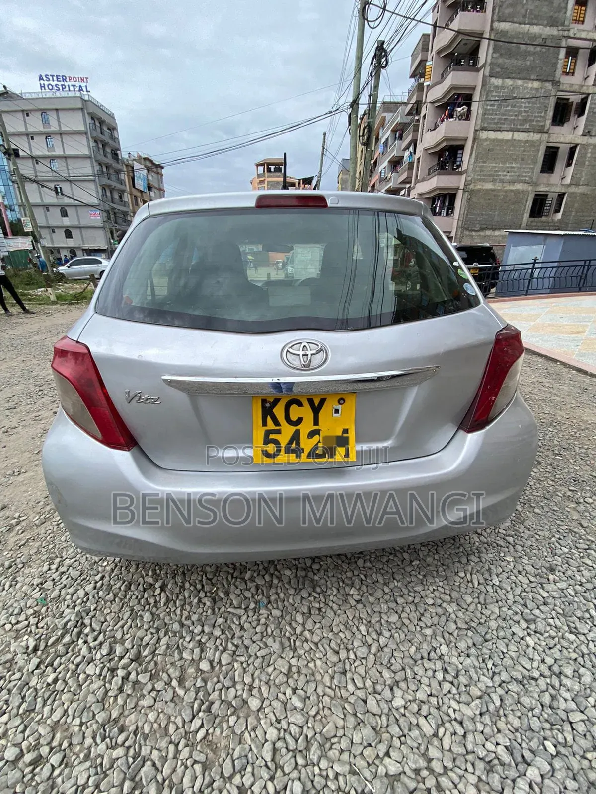 Toyota Vitz 2012 Silver