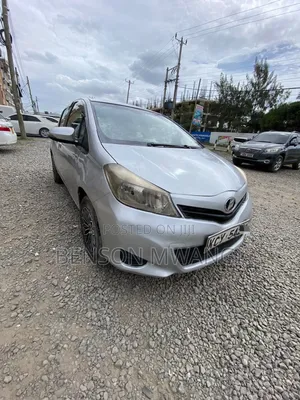 Toyota Vitz 2012 Silver