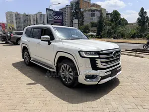 Toyota Land Cruiser LC300 2023 Pearl