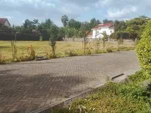 1/2 Acres for Sale in Karen Tree Lane.