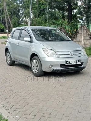 Toyota IST 2001 Silver