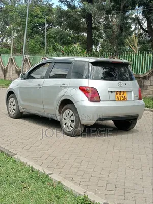 Toyota IST 2001 Silver