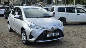 Toyota Vitz 2018 Silver