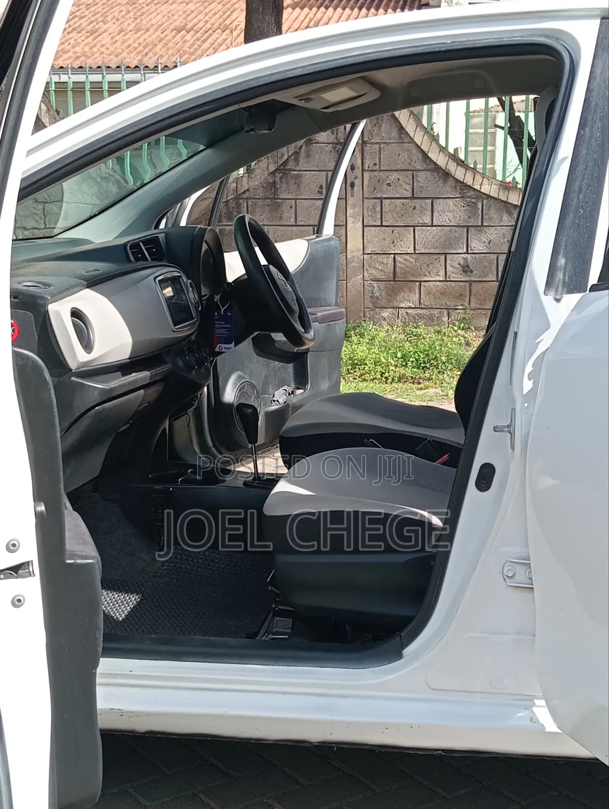 Toyota Vitz 2012 White