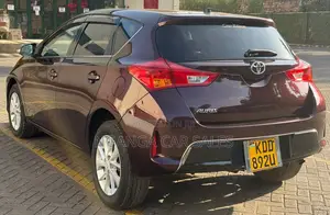 Toyota Auris 2014 Burgundy
