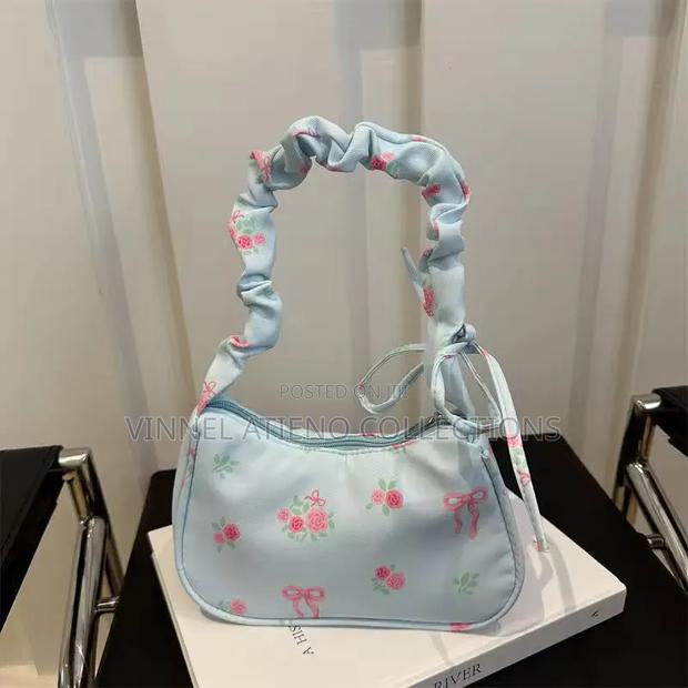 *Floral Ladies Hand Bag*