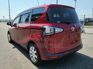 Toyota Sienta 2019