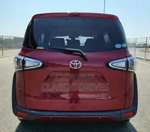 Toyota Sienta 2019