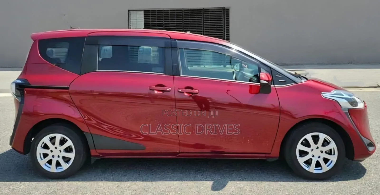 Toyota Sienta 2019
