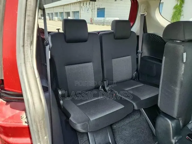 Toyota Sienta 2019