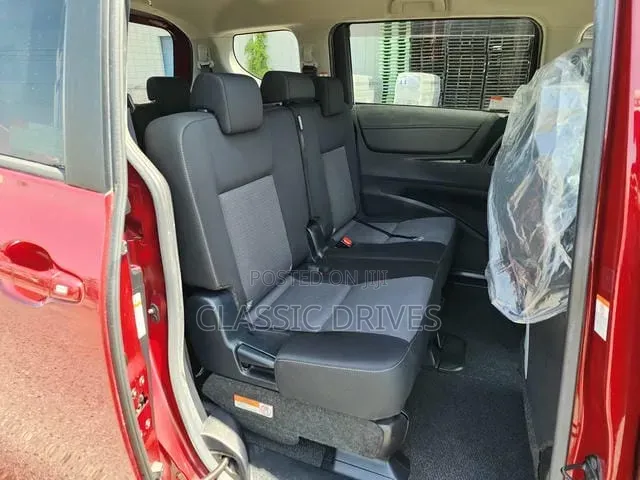 Toyota Sienta 2019