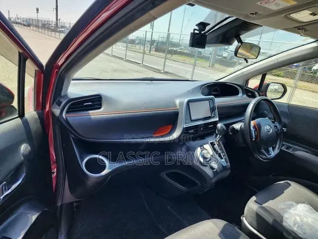 Toyota Sienta 2019