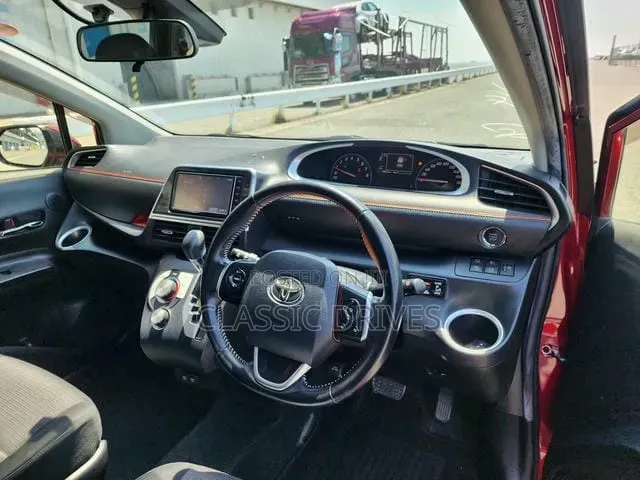 Toyota Sienta 2019