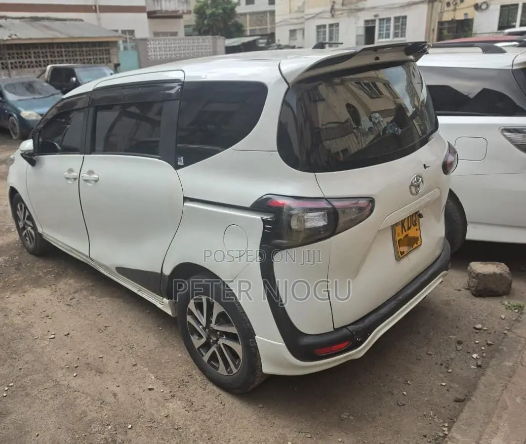 Toyota Sienta 2018 White