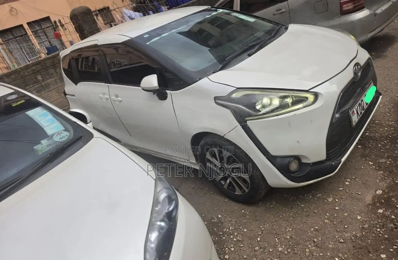 Toyota Sienta 2018 White
