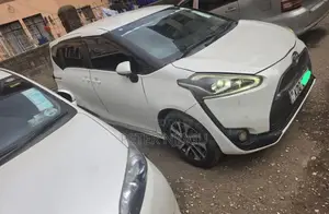 Toyota Sienta 2018 White