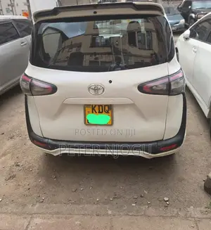 Toyota Sienta 2018 White