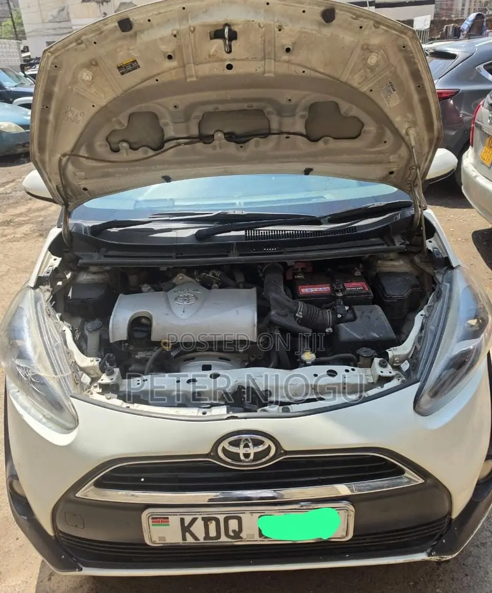 Toyota Sienta 2018 White
