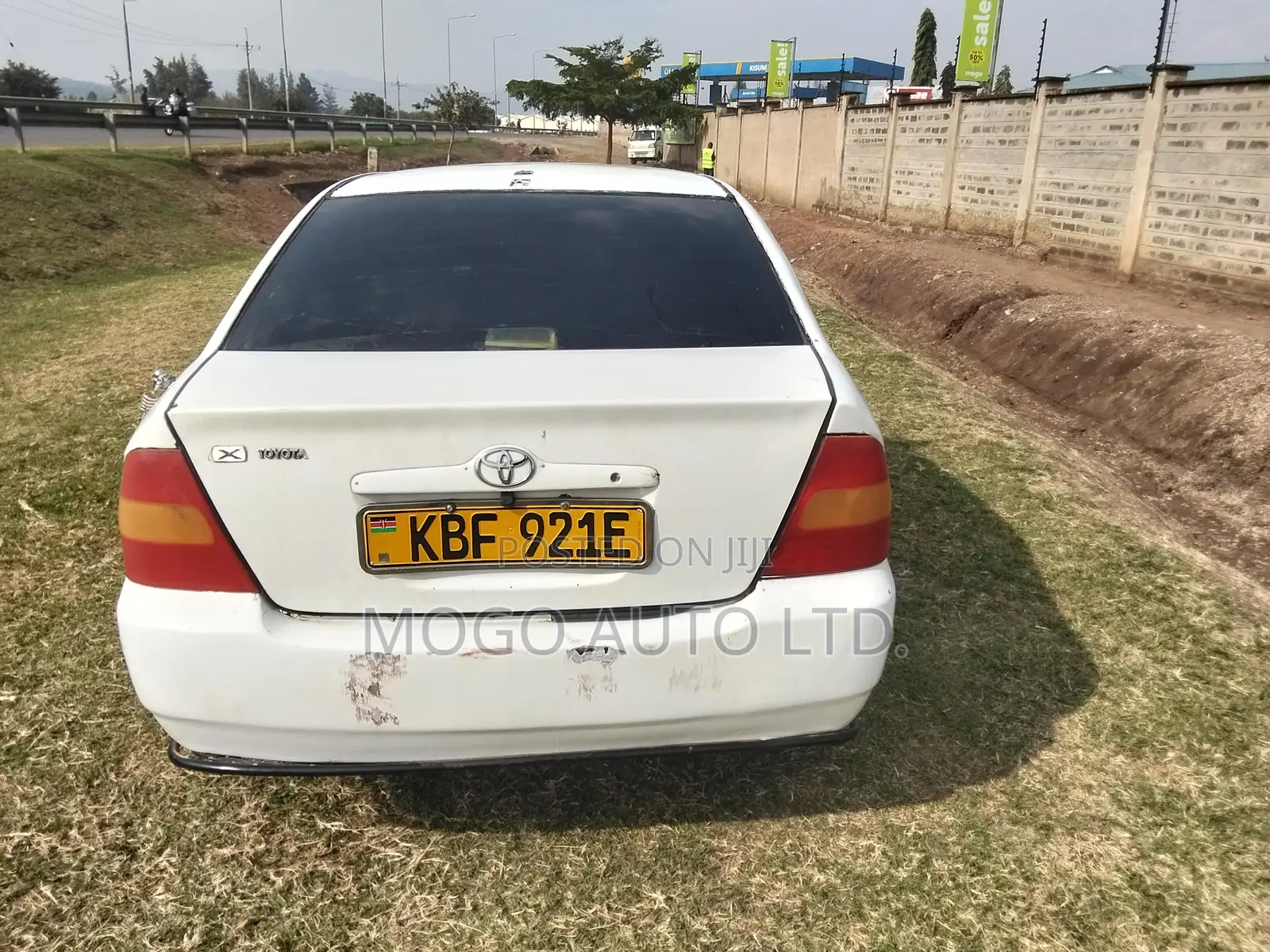 Toyota Corolla 2001 White