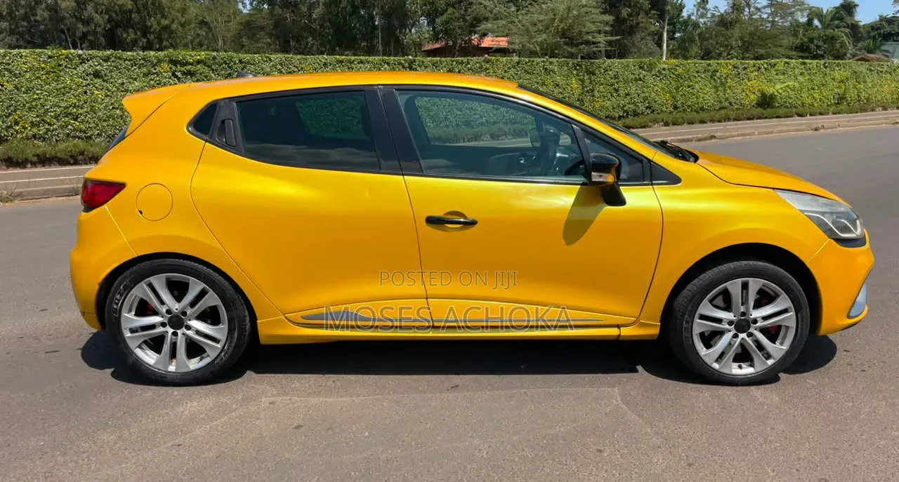 Renault Lutecia 2015 Yellow
