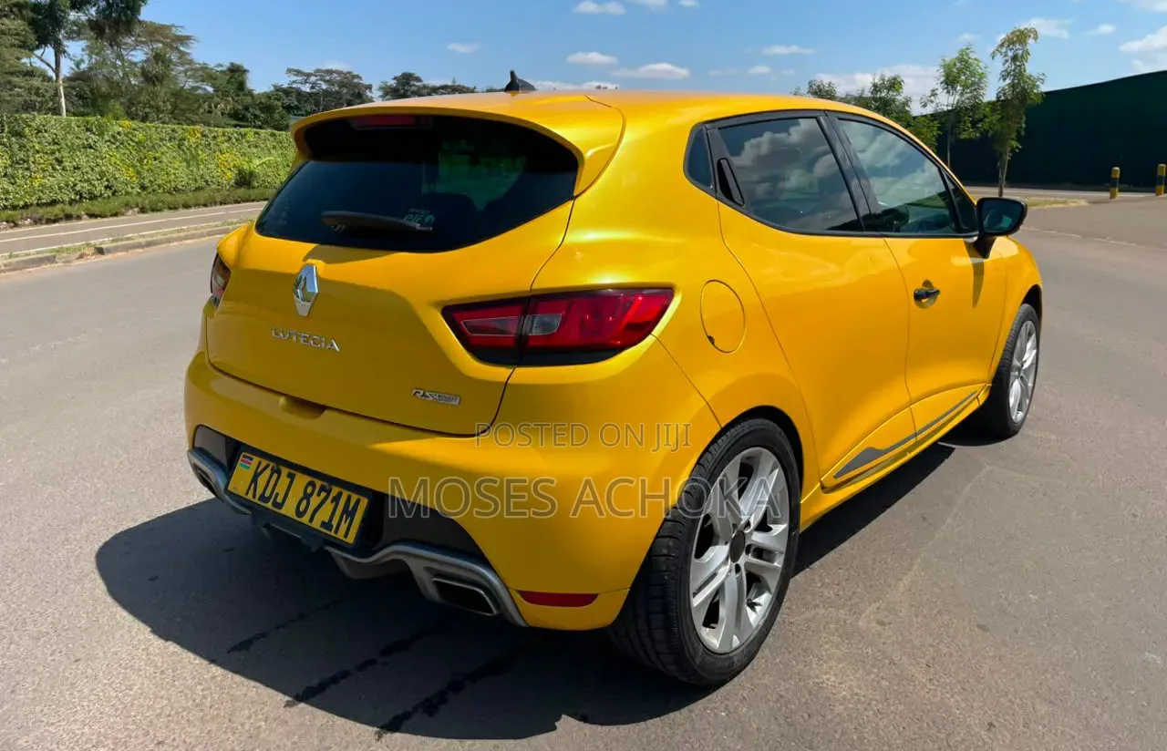 Renault Lutecia 2015 Yellow
