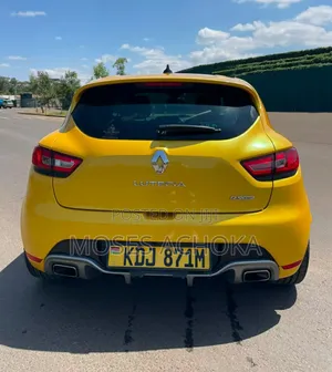 Renault Lutecia 2015 Yellow