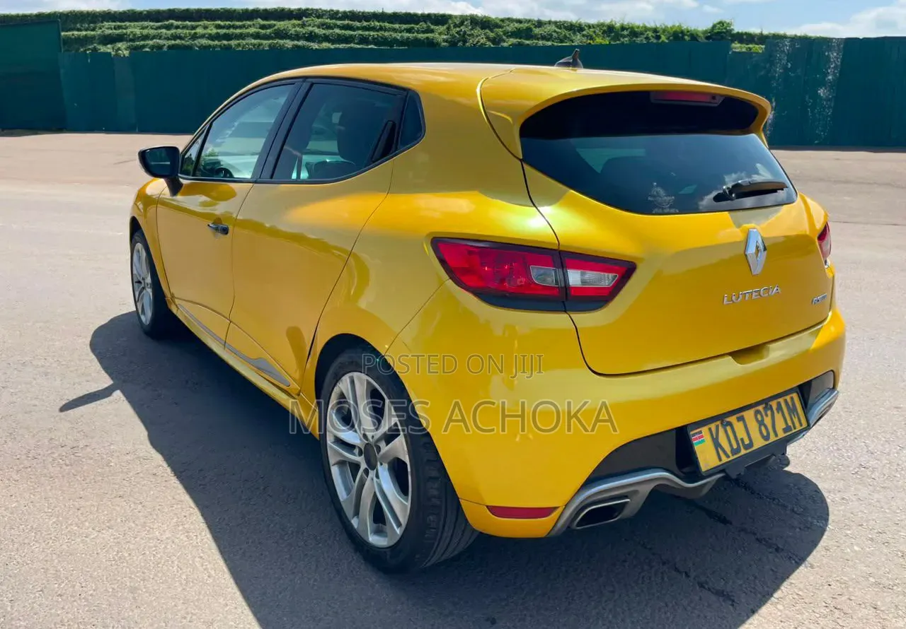 Renault Lutecia 2015 Yellow