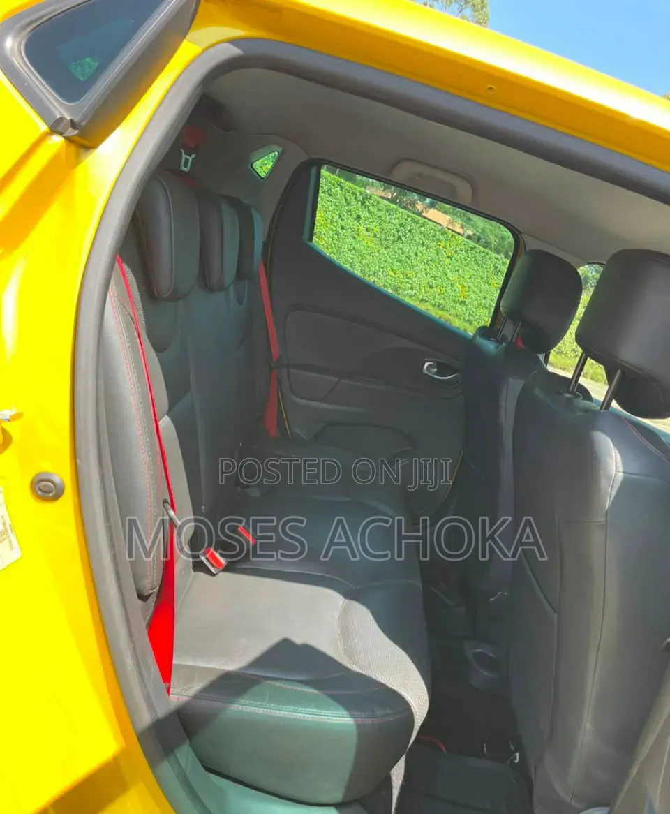 Renault Lutecia 2015 Yellow