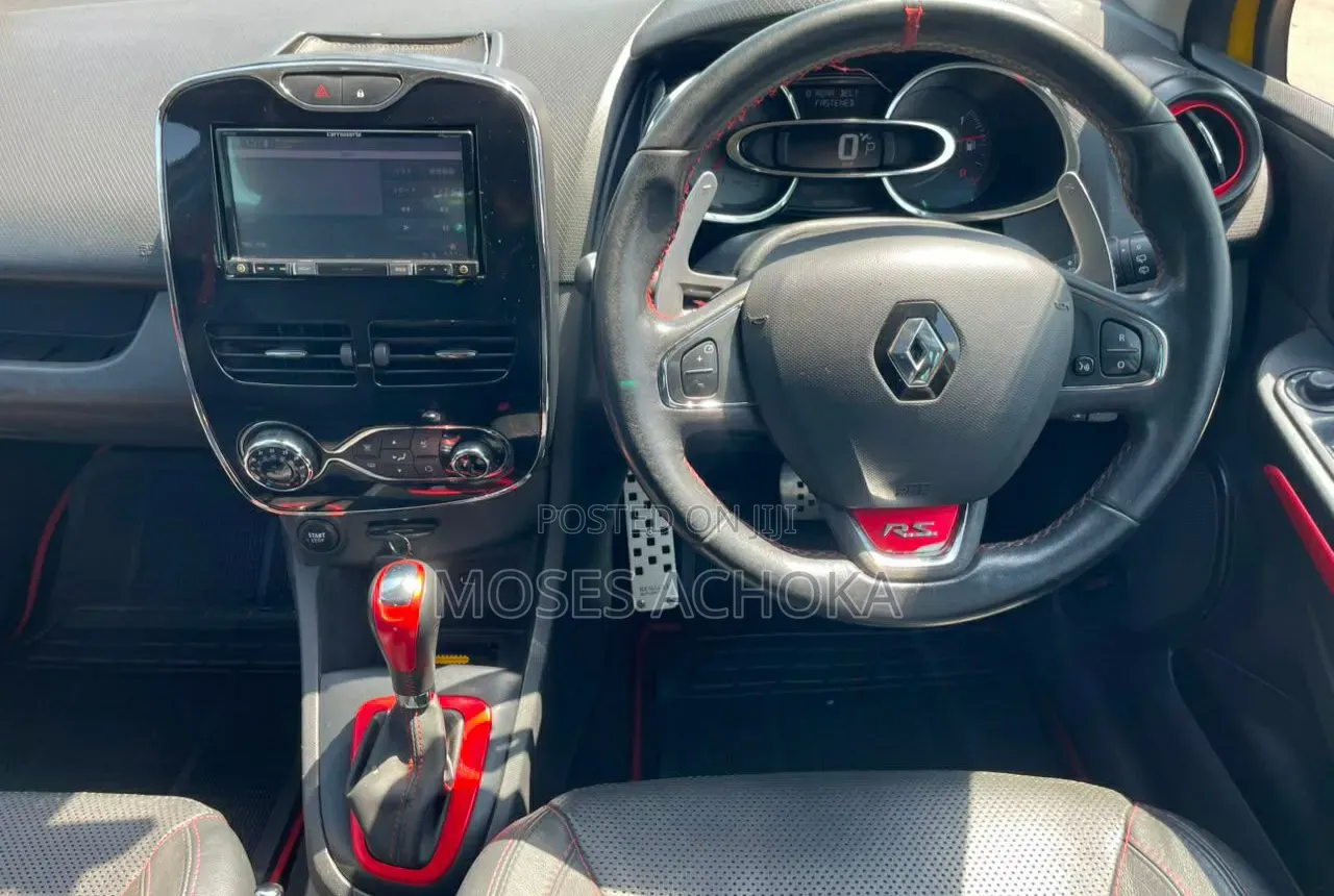 Renault Lutecia 2015 Yellow