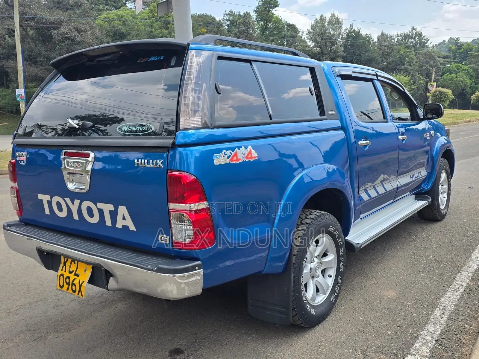 Toyota Hilux 2011 Blue